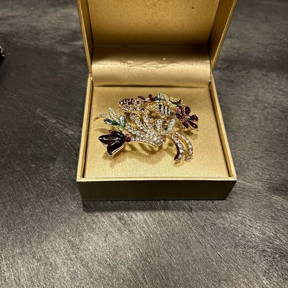 Women’s Ann  Klein multicolor stone brooch - Picture 2 of 5